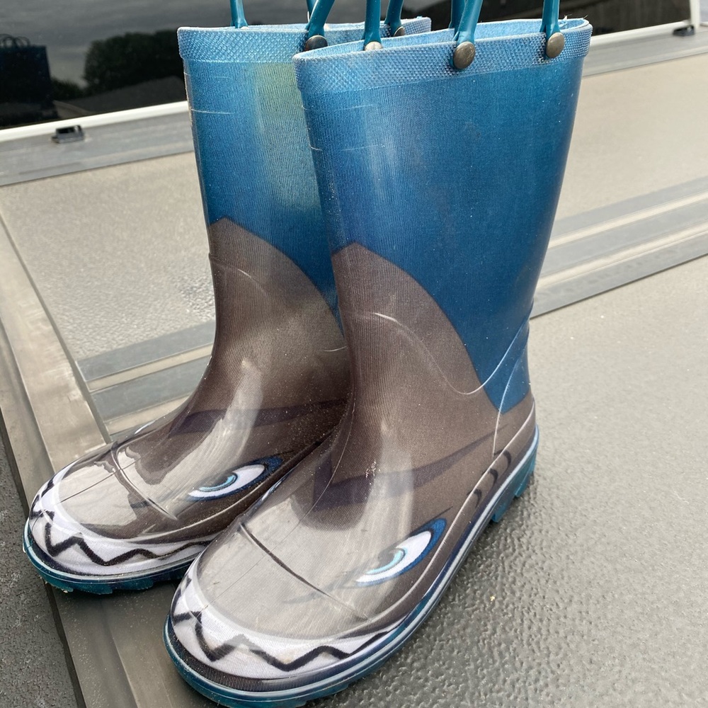 Boys light-up rain boots ☔️ 🌧